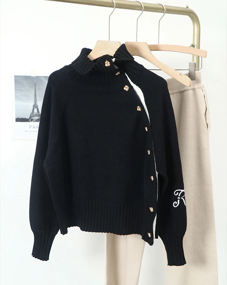 

Женский трикотажный свитер-водолазка с рукавами-фонариками