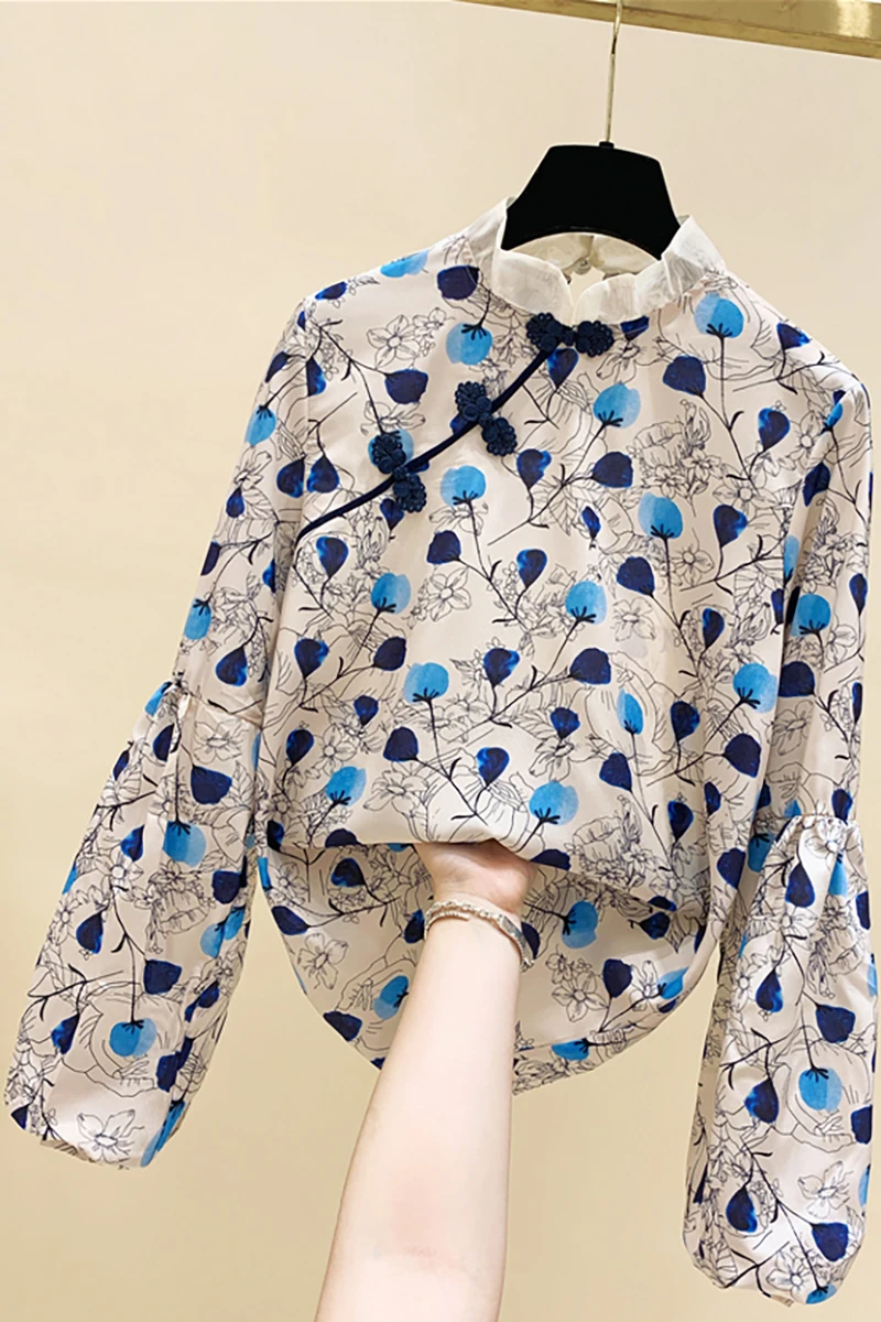 

SuperAen Retro Button Stand Chiffon Shirt Women's 2021 Spring New Loose Print Lantern Sleeve Design Blouse