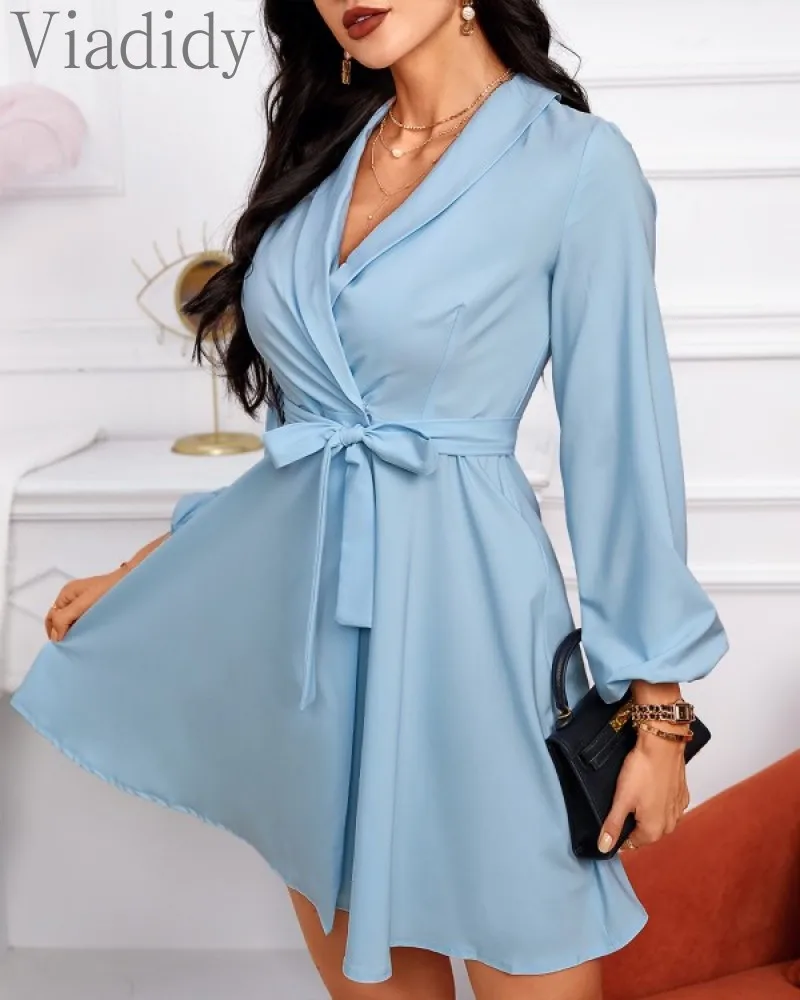 

Женское элегантное однотонное платье А-силуэта с длинным рукавом и поясом