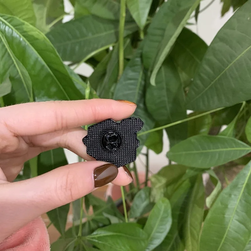 

Novelty Creative Animal Bee / PIG Enamel Pin Lapel Pins Badge Brooch