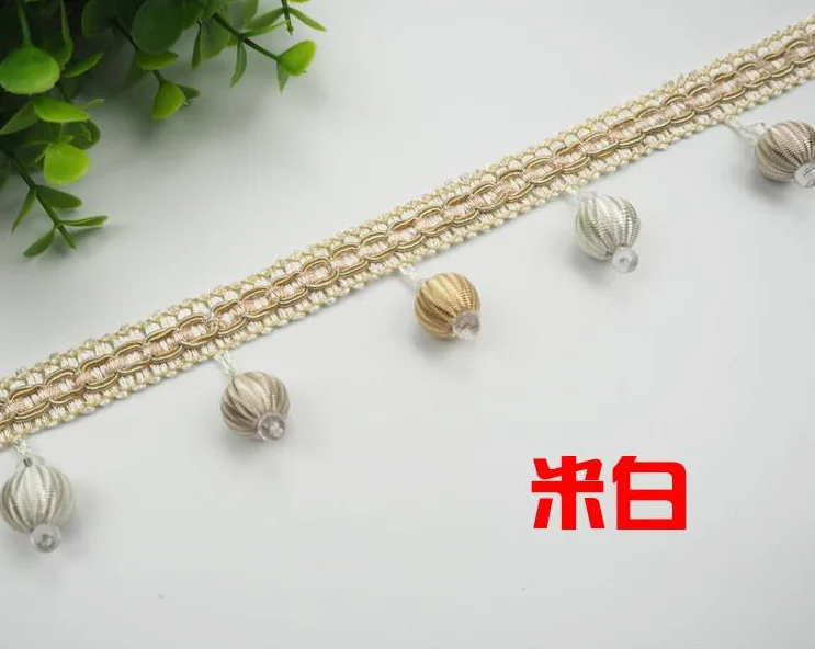 

Curtain;2.76 Meter Width, 2.5 Meter Height,2 Pieces Tulle;2.76 Meter Width, 2.5 Meter Height, 2 Pieces,beads:2.5meter,2 Ps