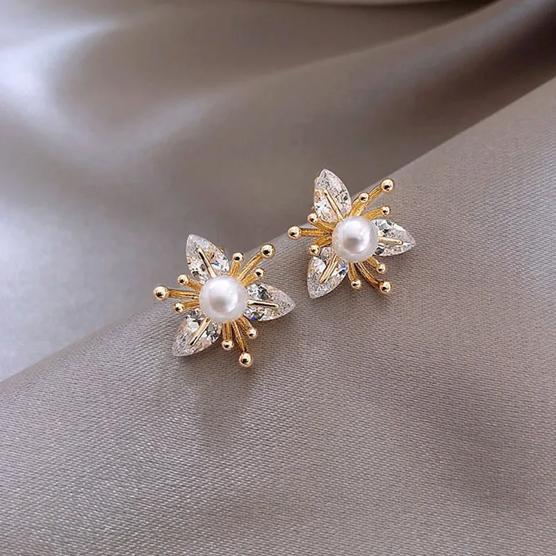 

2021 New Fashion Women AAA Zircon Fine Crystal Flowers Stud Earrings Contracted Small Pearl Modelling Earrings Wedding Jewelry