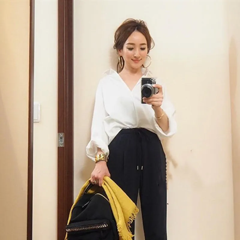 

Early Autumn Women's Blouse Solid Color Wide Sleeve Turn-down Collar V-neck Arc Hem Shirt