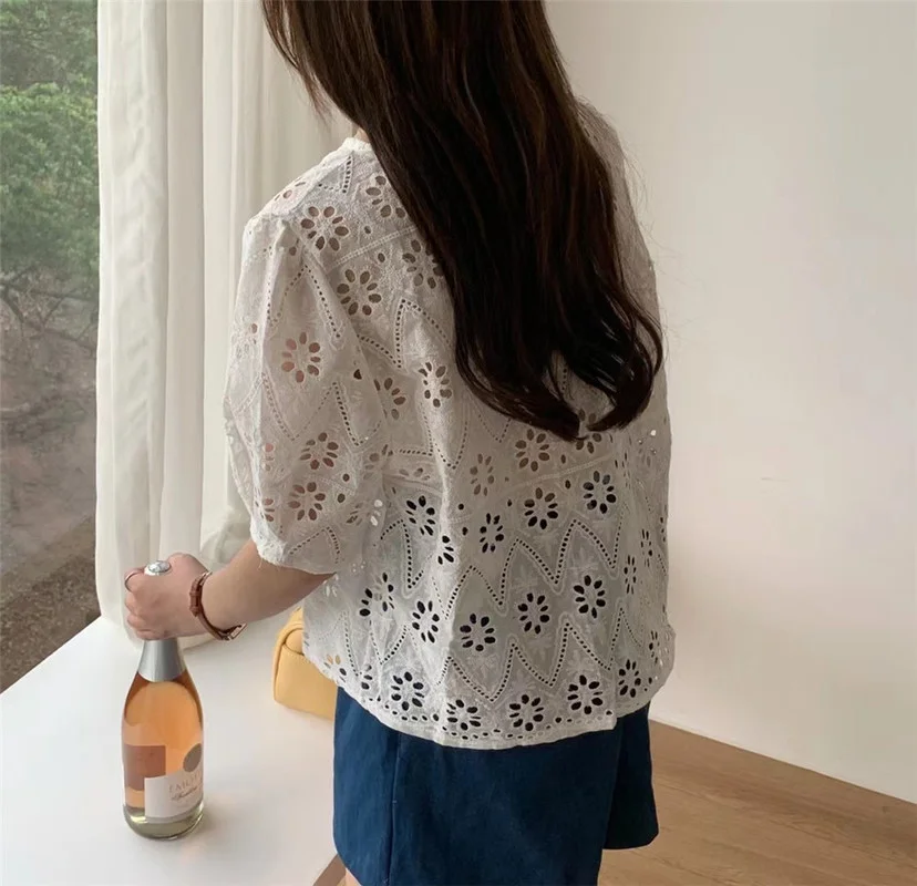 

Women's V-neck Buckle Small Hollow Embroidery Sweet Short-sleeved Shirt Summer 2021 New Fairy White Blouse Blusas Mujer 14243