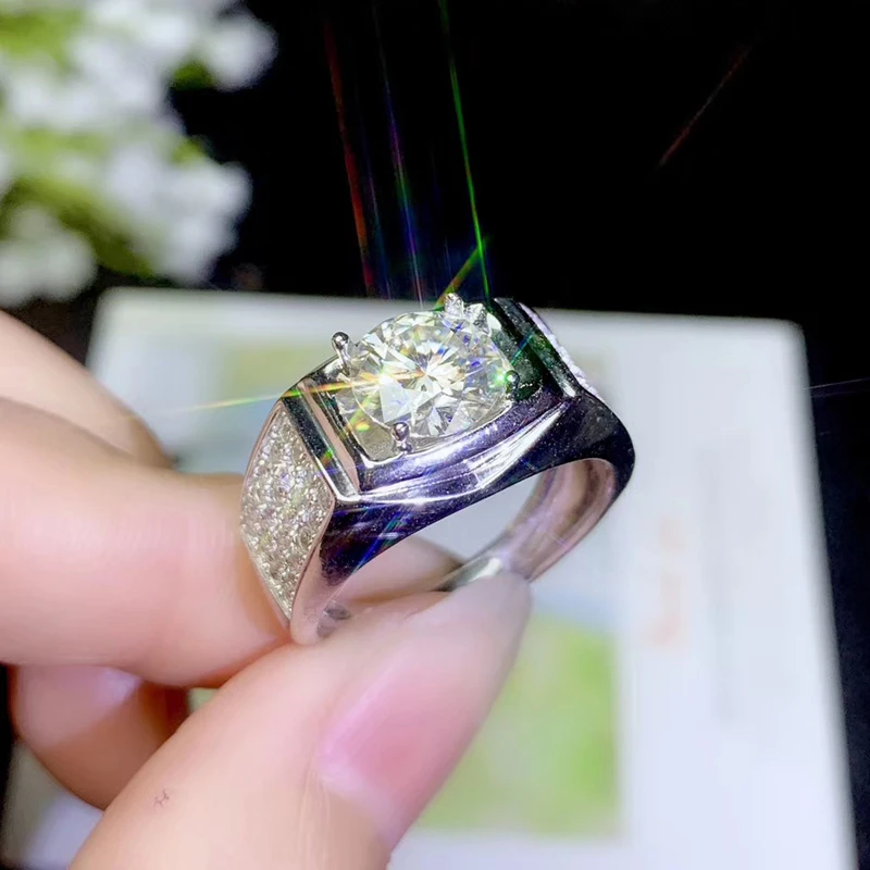 Женское серебряное кольцо с муассанитом ювелирное изделие из серебра 925 пробы