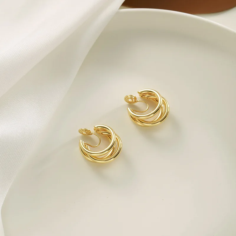 

WENHQ Vintage Golden C Shape Clip on Hoop Earrings Non Pierced Cute Earrings for Women 2021 New Fashion Mosquito Coil Earrings