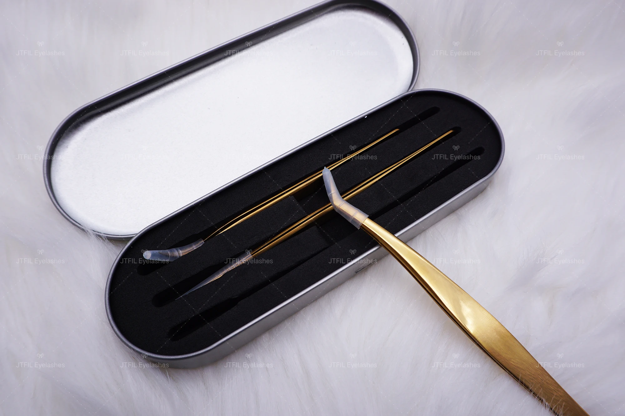 

Tinplate Tweezer Storage Box Eyelashes Beauty Makeup Tweezers Protection Box Brushes Pencil Eyeliner Case Eyelash Tool