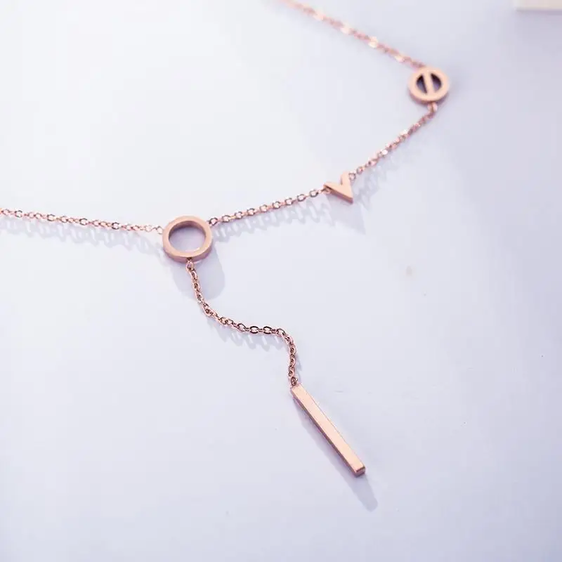 Ожерелье из титановой стали с надписью LOVE rose gold Темперамент Короткие кисточки