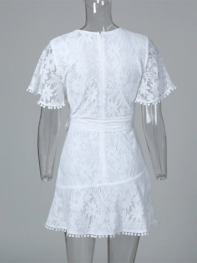 Вязаное кружевное платье с оборками осеннее женское белое мини-платье v-образным