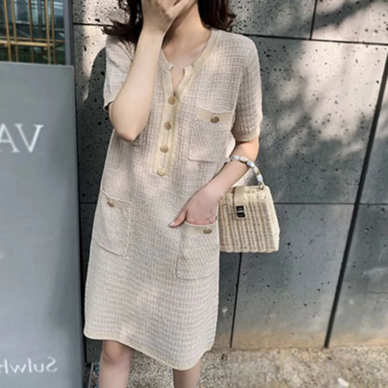 Возможно у белое зеленое хаки твидовое прямое платье v-образный вырез короткий