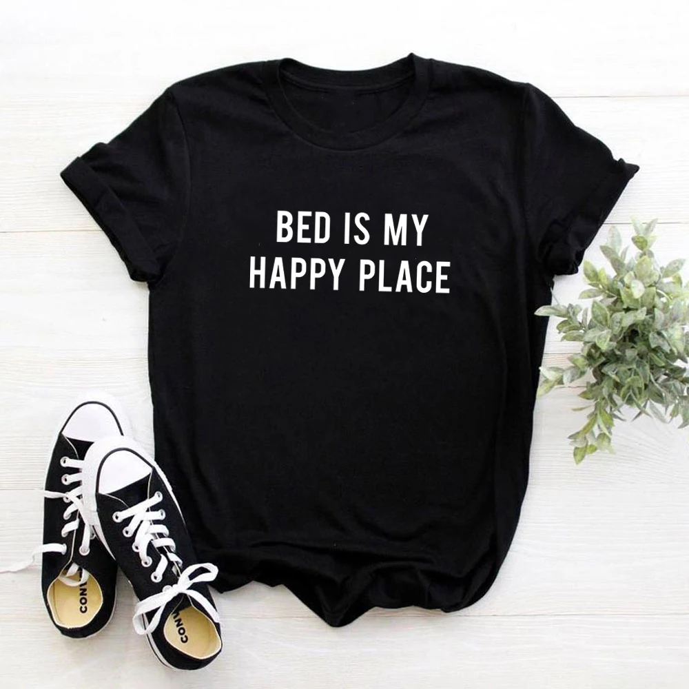 

Футболка женская хлопковая с принтом в виде надписи «Bed is my happy place»
