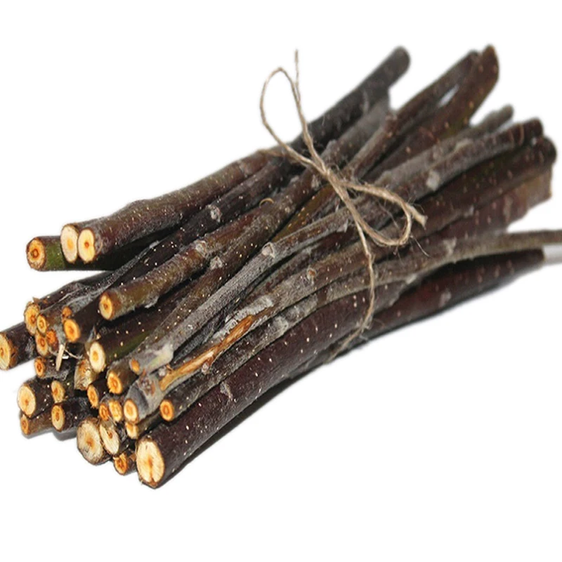 1 сумка 50г натуральной игрушки из веток яблони для домашних попугаев, кроликов, морских свинок, деревянных хомяков, птиц и попугаев.