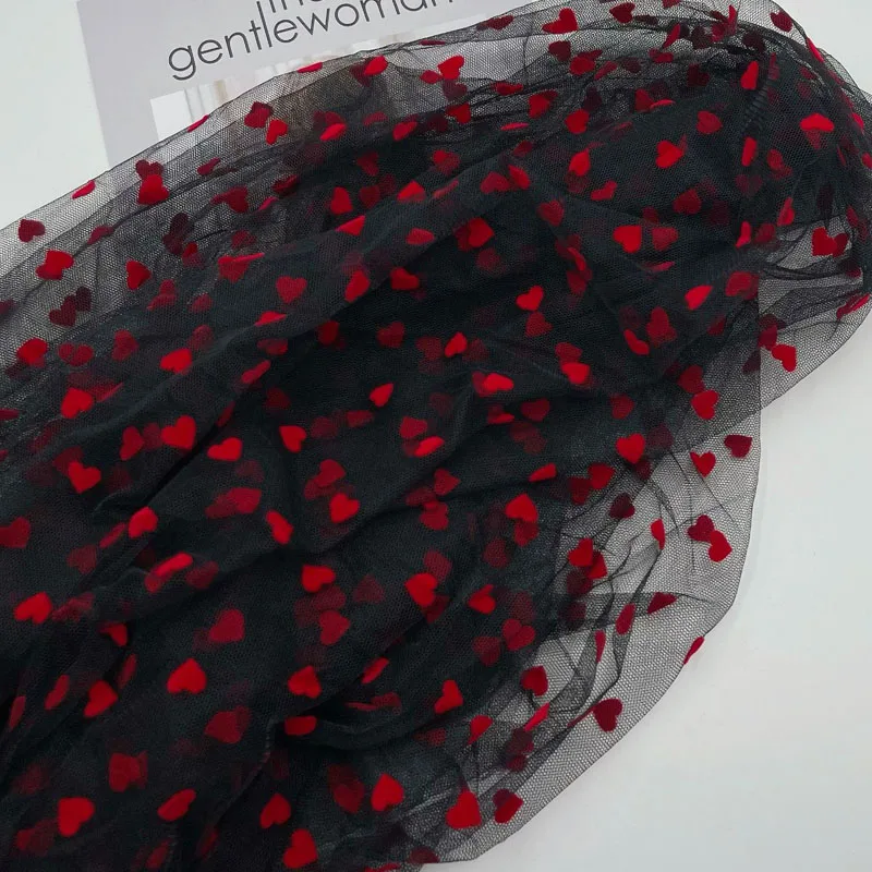 Кружевная тюль в горошек с красным сердцем 150 х90 см | Дом и сад