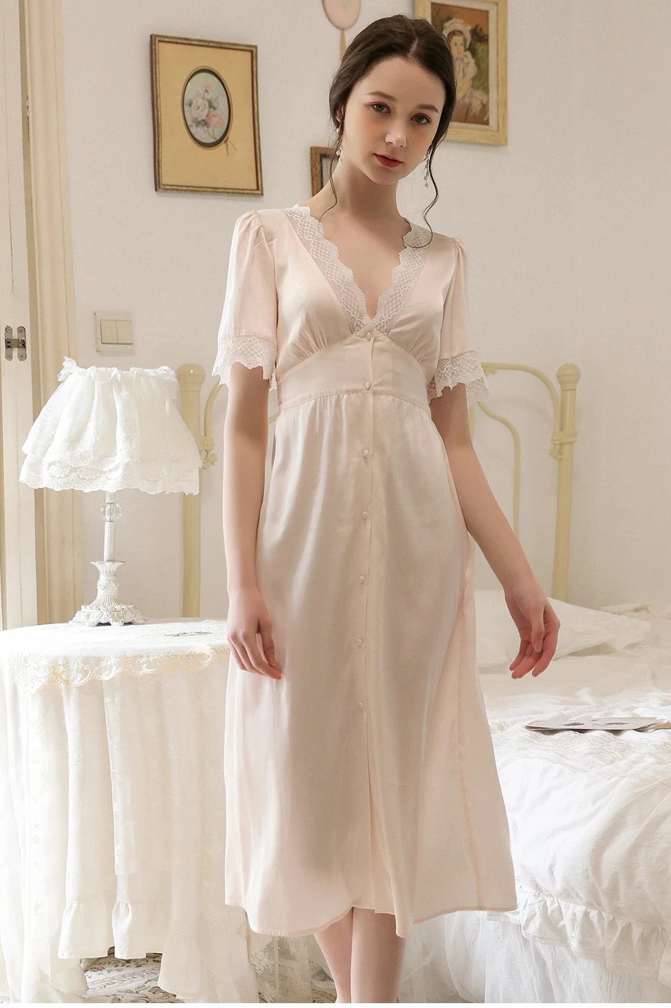 

2021 Summer Nightdress French Royal Style Retro Short Sleeve Silk Nightdress Lace Thin V-neck Princess Sexy Low-Cut Sleepwear