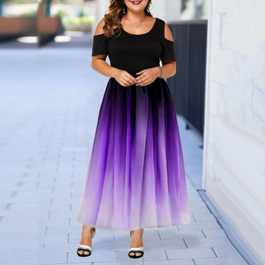 Женское длинное платье с круглым вырезом открытыми плечами и градиентным