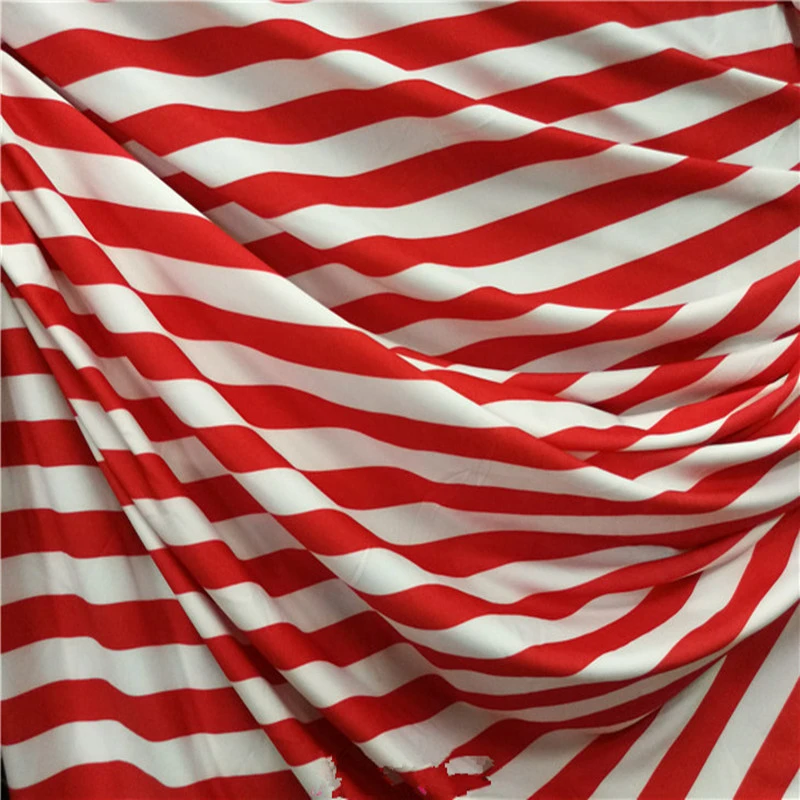 Красно-черная эластичная молочно-шелковая трикотажная ткань в полоску с принтом