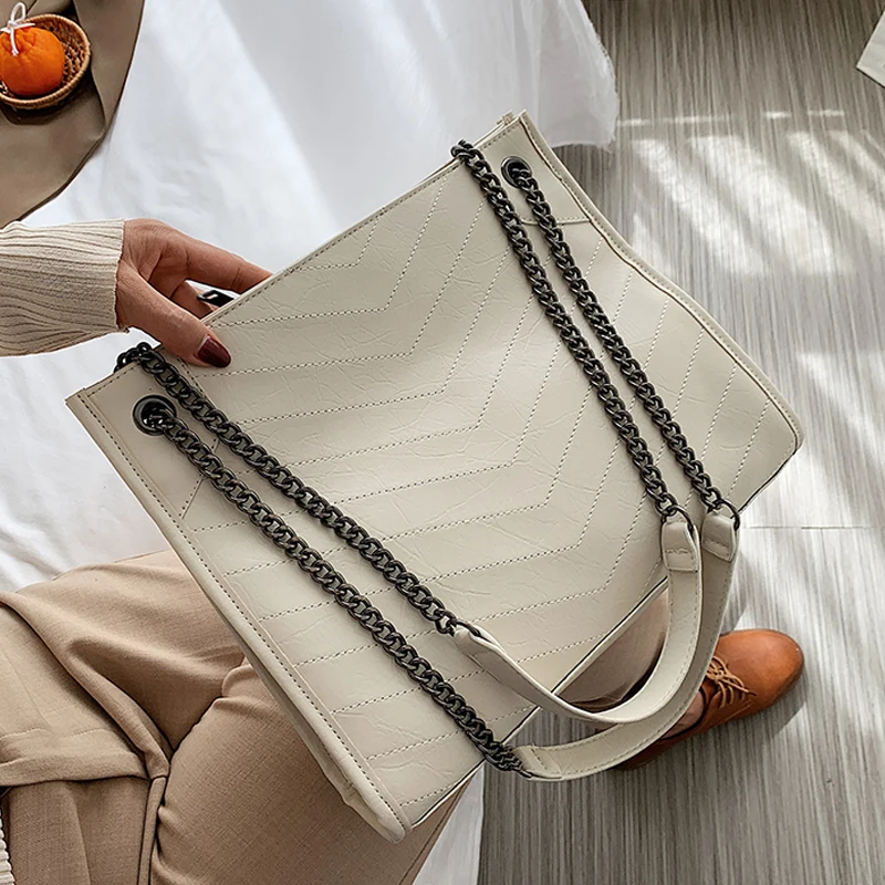 Сумка на плечо женская из мягкой искусственной кожи однотонная роскошная