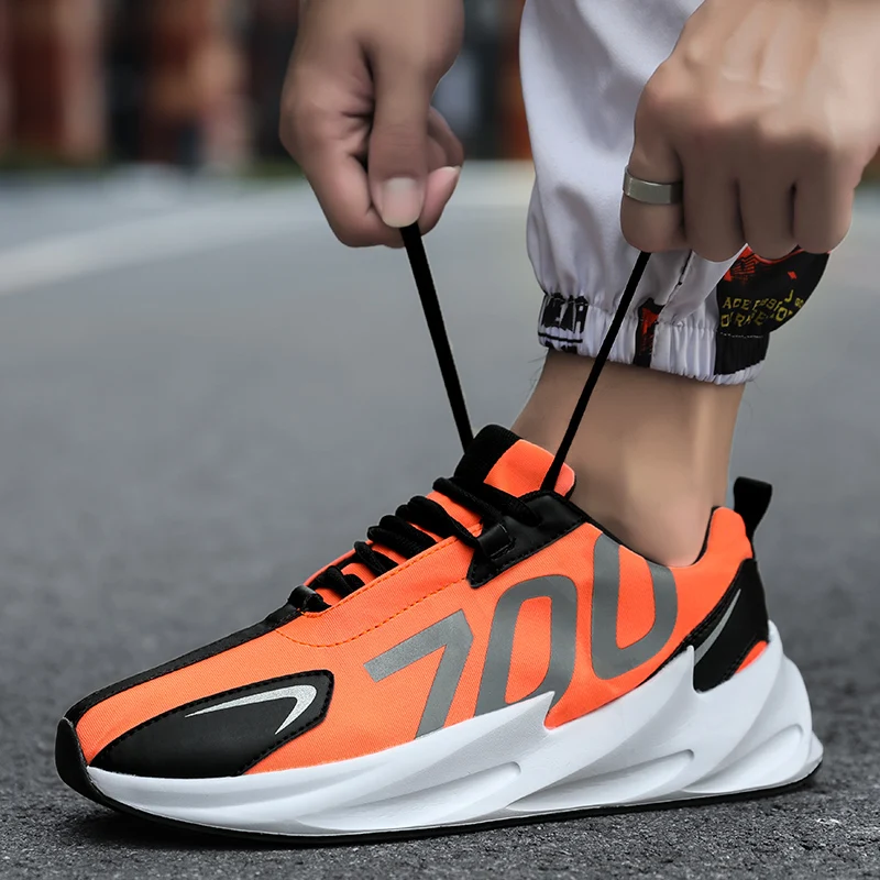 Дизайн Kanye 700 V2 Boost Triple S Sneakers Desi роскошные мужские и женские туфли для папы бежевые черные спортивные кроссовки