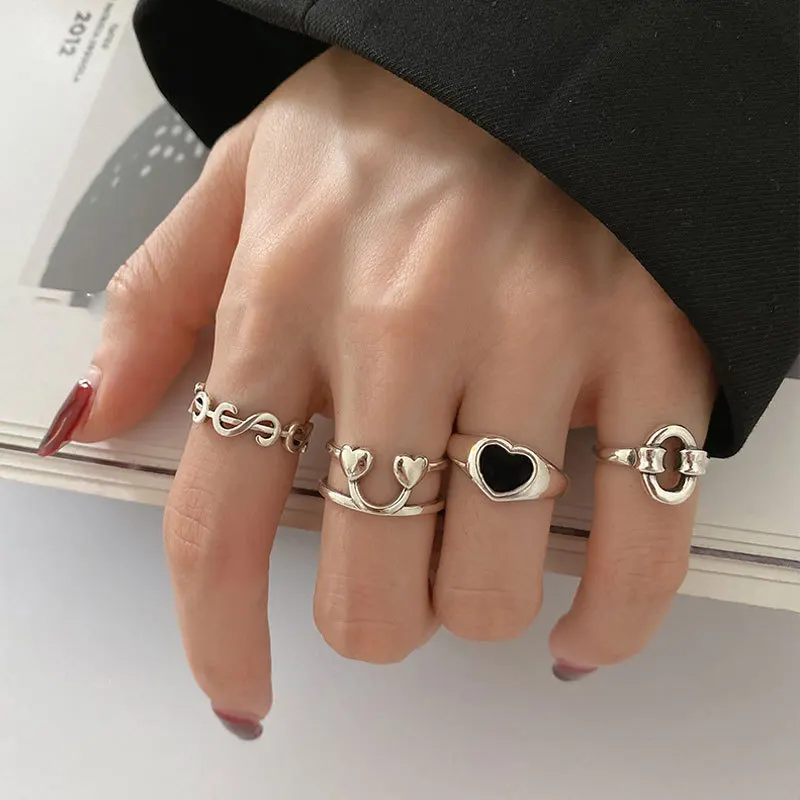 

Korean Style Black Love Heart Couple Rings for Women New Fashion Cute Irregular Geometric Handmade Birthday Party Jewelry Gift