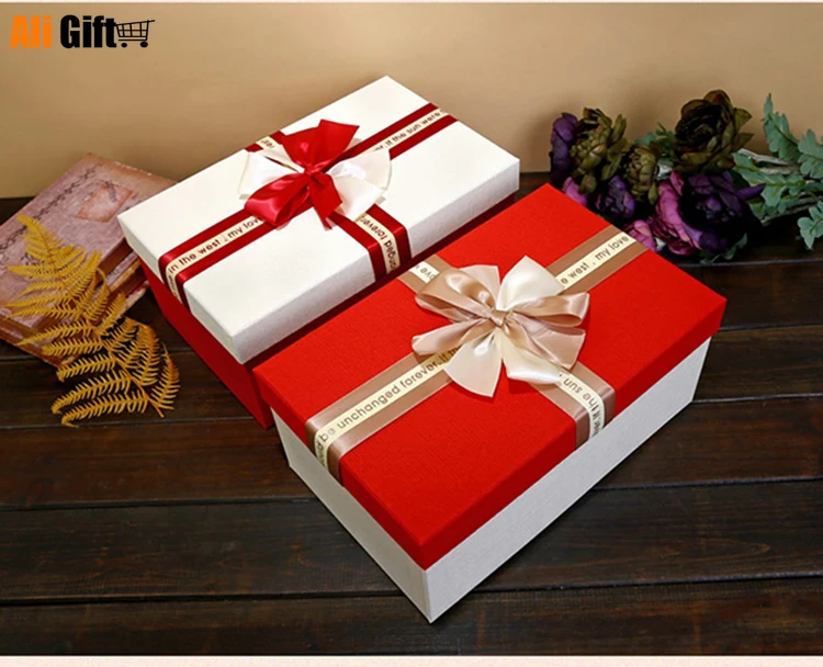 Подарочная упаковочная коробка с крышкой большой картонный подарок трех