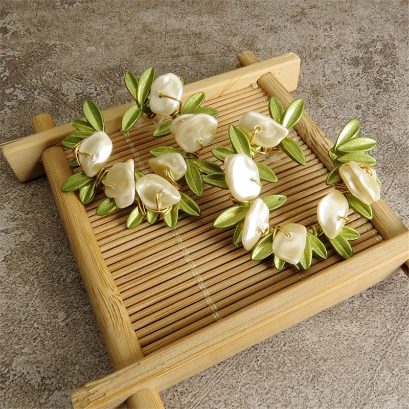 

Vintage Baroque Irregular Freshwater/Imitation Pearl Drop Earrings for Women Elegant Jewelery Lily Long Style Earrings Aretes