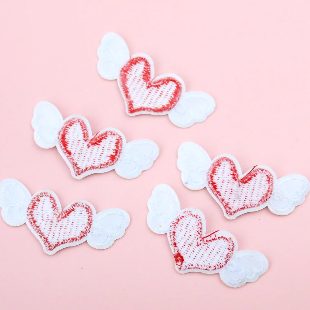 Аппликация с вышивкой в виде сердца красного цвета 5 шт. | Дом и сад
