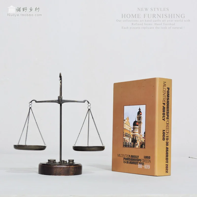 

brass decorative ornaments balance scales high-end clubs, shops, checkout counters, representing fair and equitable