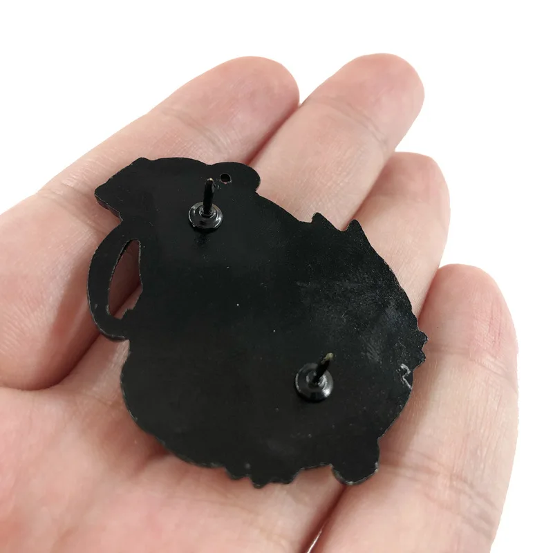 Цельнометаллическая эмалированная булавка в виде алхимика женский подарок