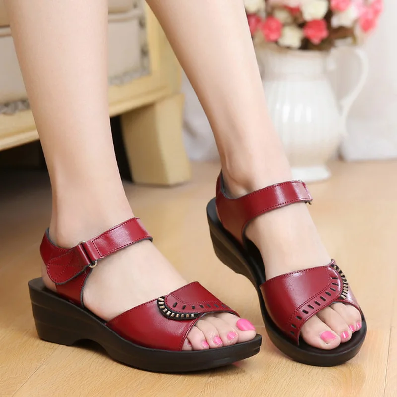 Сандалии женские из спилка на танкетке босоножки платформе повседневные пляжные