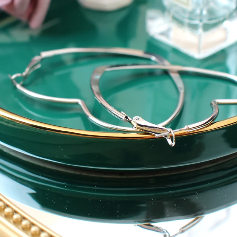 

Simple Heart Hoop Earrings For Women Punk Big Love Earrings Aretes Brinco Feminino Women Gold Color Wedding Party Gifts