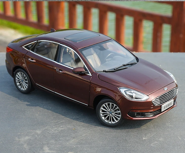 Новинка 1/18 масштаб эскорт коричневый красный литой автомобиль Модель Коллекция игрушек подарок