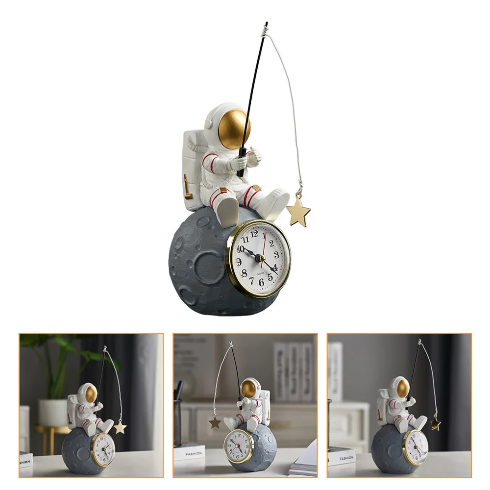 

1pc Home Decorative Spaceman Shaped Clock without Battery (Assorted Color)