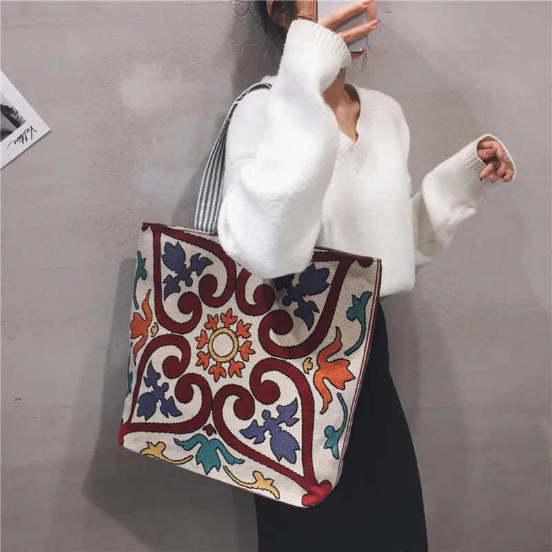 

New style ladies shoulder bag Embroidered canvas bag Super capacity shoulder bag Bohemian style shoulder bag