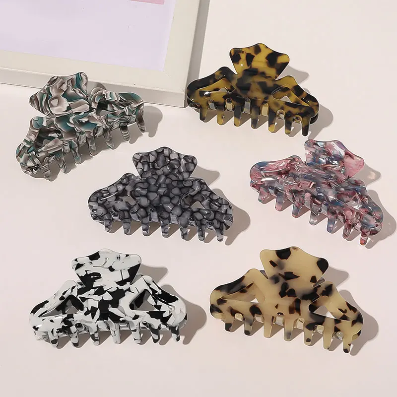

New Korean Acrylic Women Hair Claws Crab Clamps Charm Leopard Lady Hair Clips Retro Make up Hair Accessories Hair Styling Tools