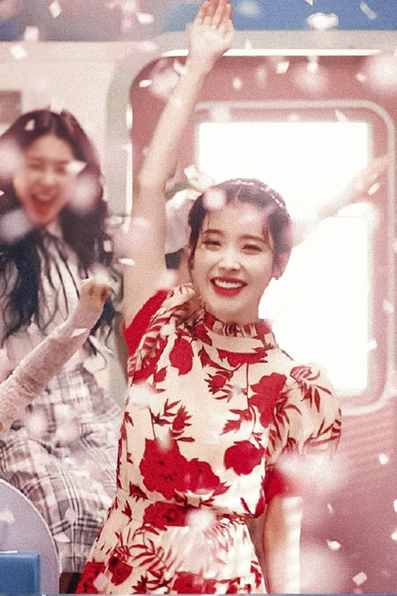 

Kpop IU Lee Ji Eun Summer New Elegant Puff Sleeved Floral Dress Women Vintage French Sexy Dress Casual Holiday Lady Mini Dresses