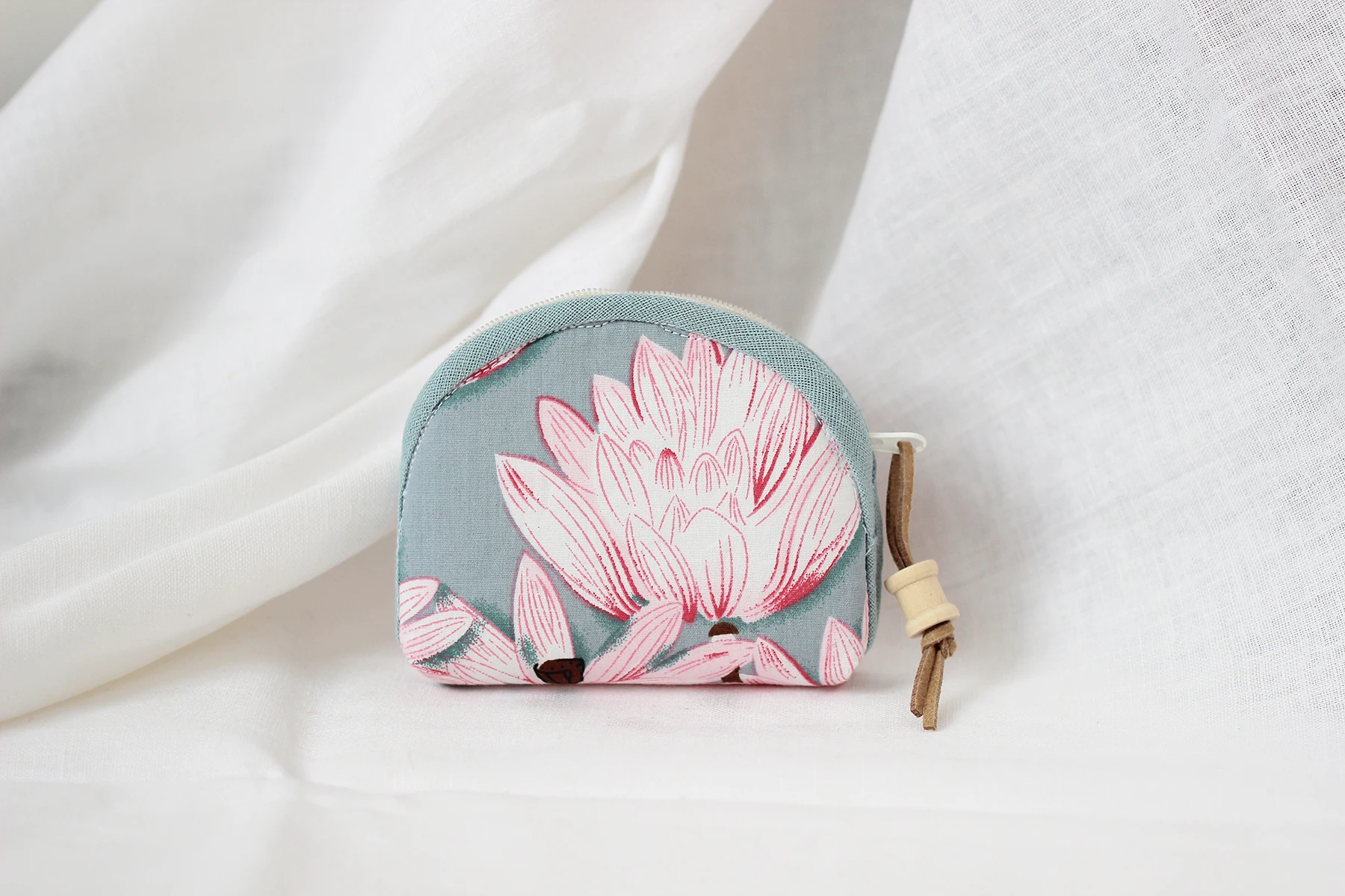 

ZXIIXZ Bronzing Cloth Coin Purse Package Embroidery Handmade Materials Kit Frame Lace Button Handbag Needlework Shoulder Supplie