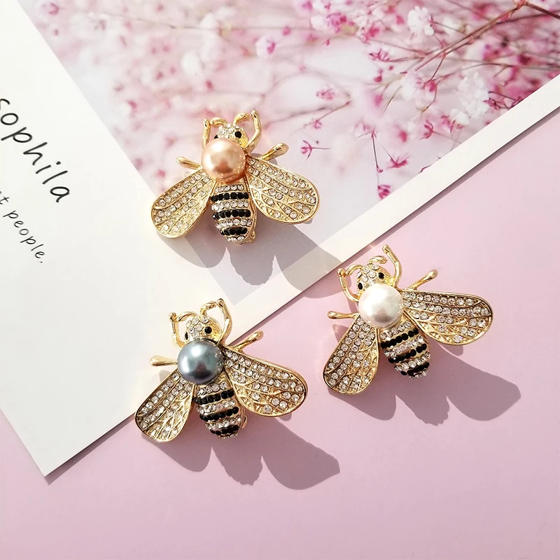 

Bee Formal Wear Pins Rhinestones Pearl Custom Animals Brooches Lapel Badge Bag Cartoon Jewelry Gift for Kids Friends