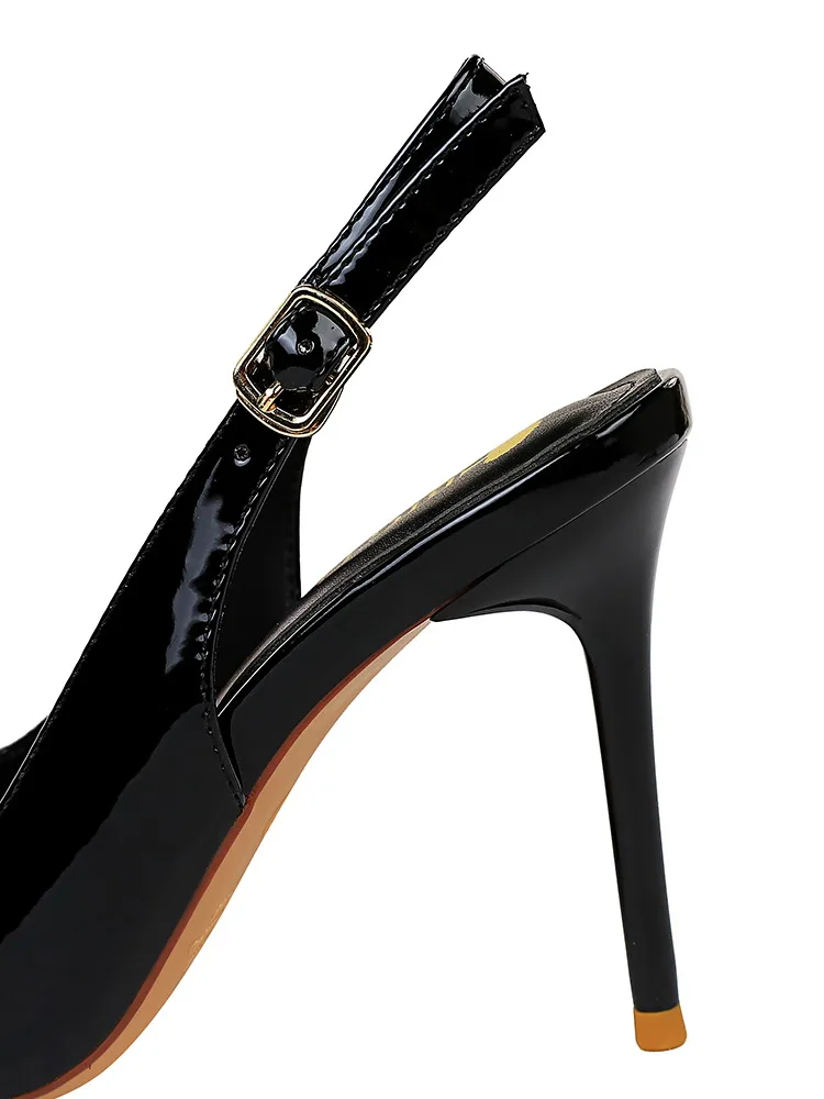 

Sexy Nightclub Thin Metal Heel Stiletto High-Heeled Pumps Pointed Toe Hollowed Out With Champagne High Heels 2021 Spring New