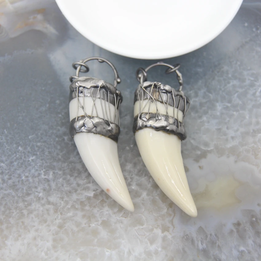 

Antique Silvers Men Necklace Fashion Tribal Carved Real Tooth Wolf Tooth Pendant For Pendants Bracelet/Earring Jewelry Making