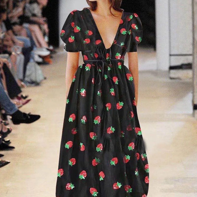 

Dress French Strawberry Two-color Sequined Long Skirt Net Yarn Tie Slim Fashion Dress