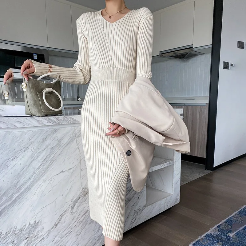 

Новинка Зима 2021 модное вязаное платье с V-образным вырезом Пуловер Длинная шерстяная юбка до колен тонкое шерстяное подходящее к пальто