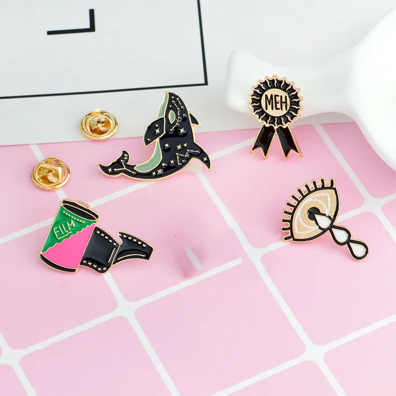 RNG Милая брошь в виде медали с цветком дельфина и чайным глазом Подарочная