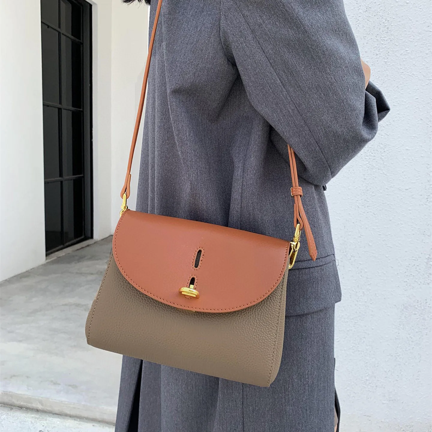 

Винтажная мягкая сумка-конверт популярного цвета из 100% натуральной коровьей кожи, женская сумка через плечо, качественный кошелек A + для еж...