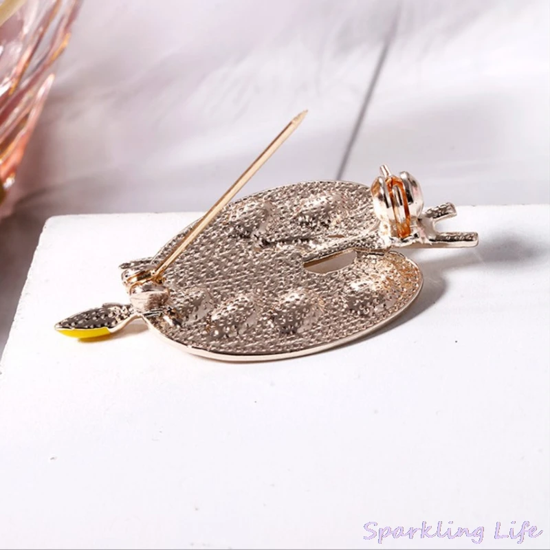 Женская и мужская брошь в виде палетки с рисунком | Украшения аксессуары