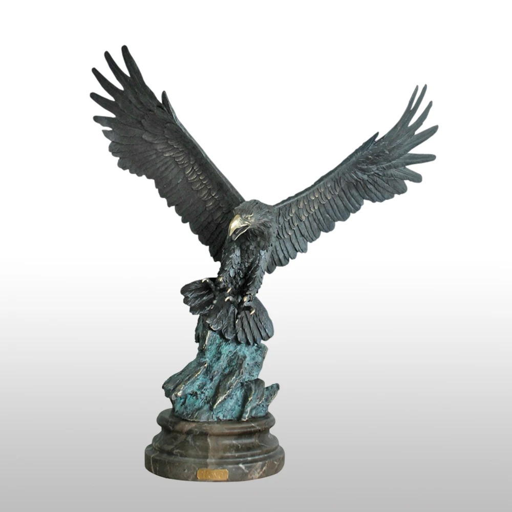 Бронзовая статуя орла в натуральную величину скульптура с крыльями