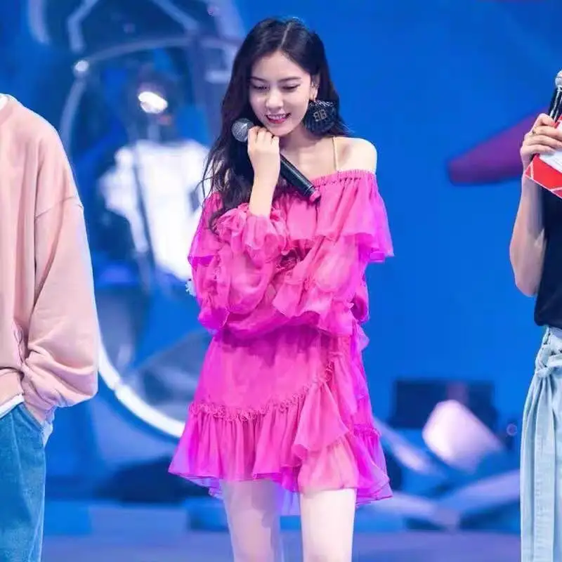 

French Romantic Midsummer Off-Shoulder Long-Sleeved Chiffon Cake Mini Dress One-Shoulder Rose Red Girl Dating Age Reduction2021