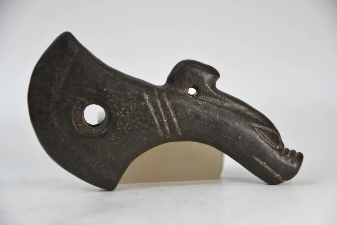 

Exquisite Hongshan Culture dragon head stone axe meteorite ornaments