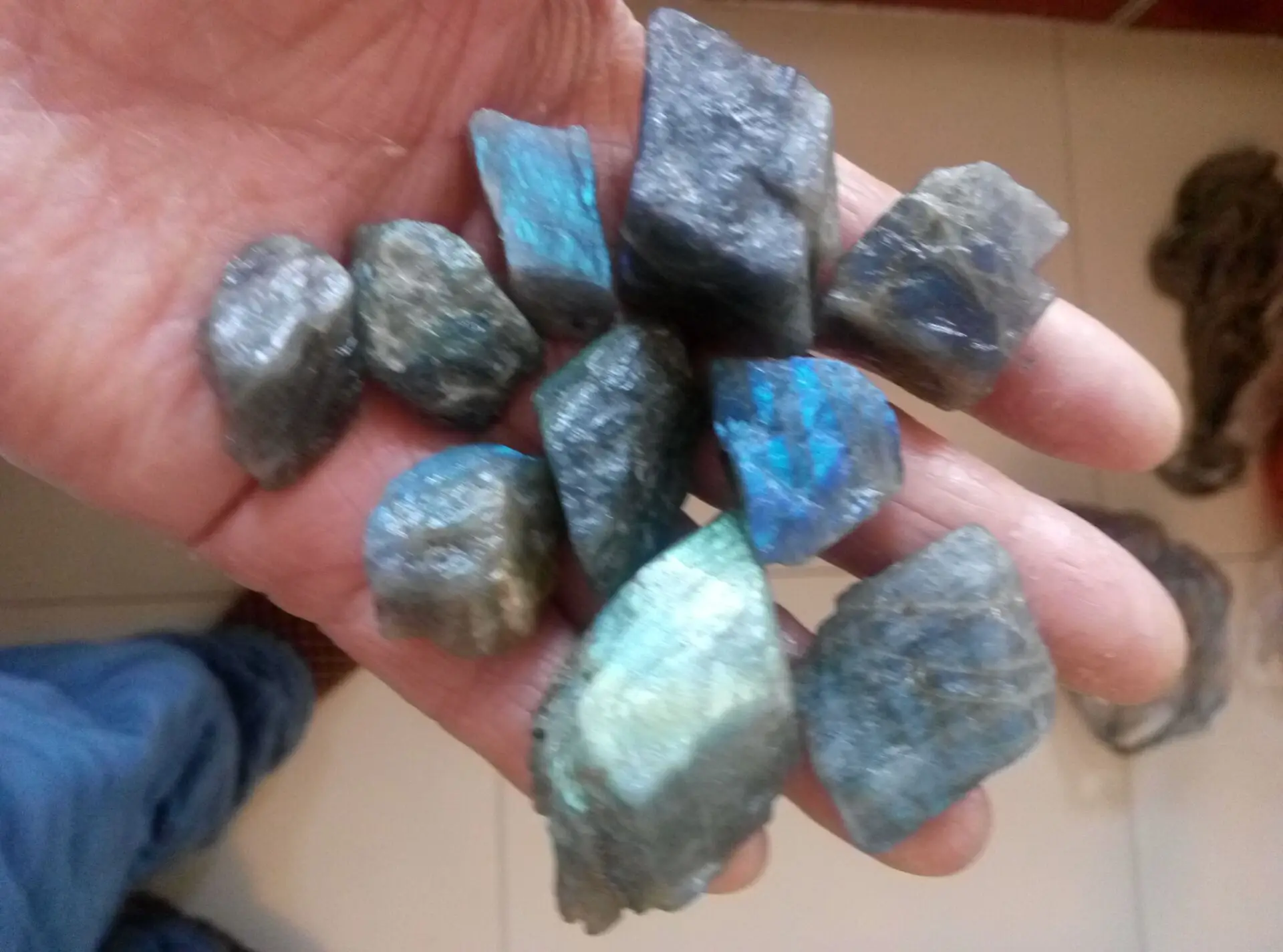 Фунтов необработанный разноцветный натуральный лунный камень лабрадорит