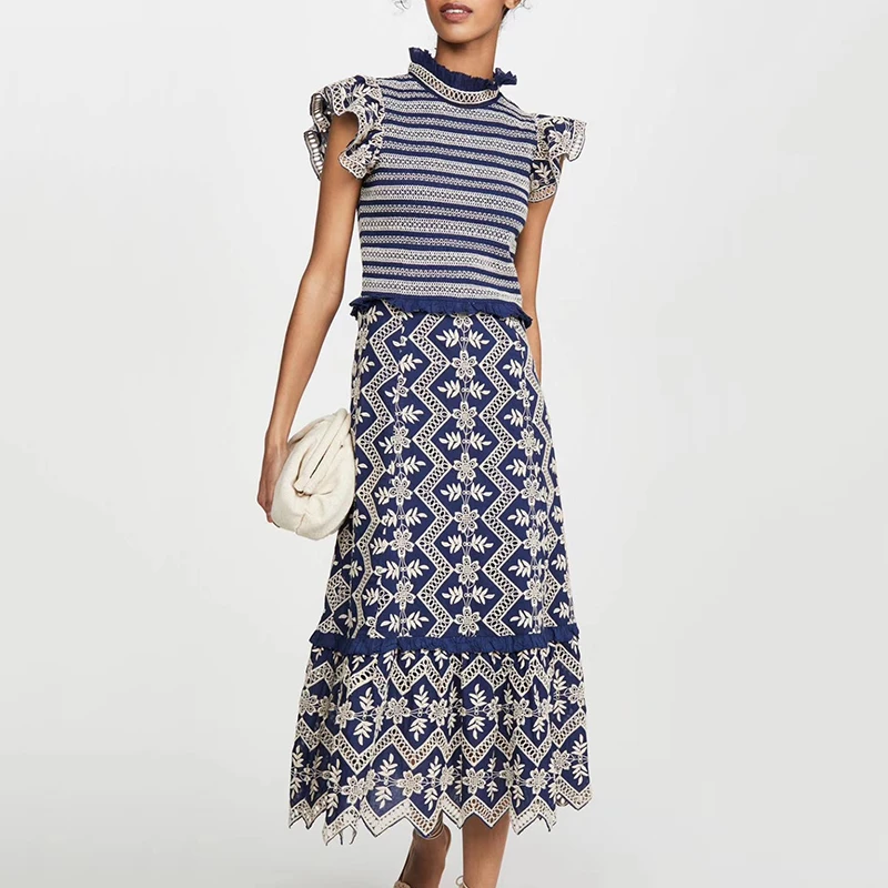 Женское кружевное платье TWOTWINSTYLE белое Повседневное составного кроя без рукавов