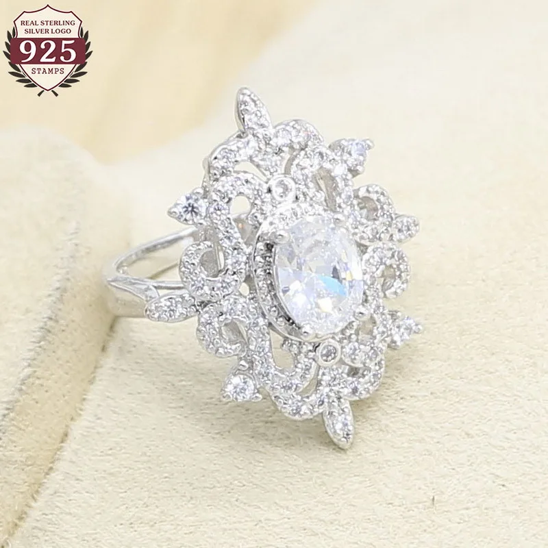 Геометрическое кольцо из серебра 925 пробы с белым кубическим цирконием для